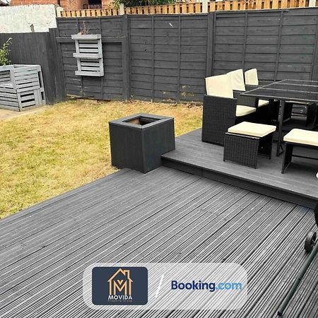 Large Modern 6 Bedroom House By Movida Property Group Short Lets & Serviced Accommodation With Games Room Leeds  Exterior foto