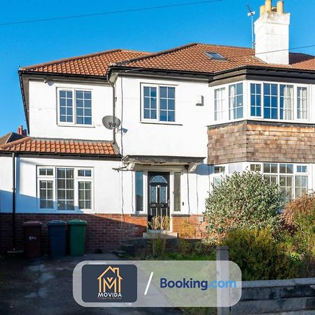 Large Modern 6 Bedroom House By Movida Property Group Short Lets & Serviced Accommodation With Games Room Leeds  Exterior foto