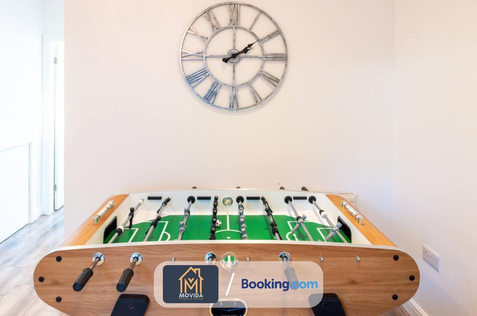 Large Modern 6 Bedroom House By Movida Property Group Short Lets & Serviced Accommodation With Games Room Leeds  Exterior foto